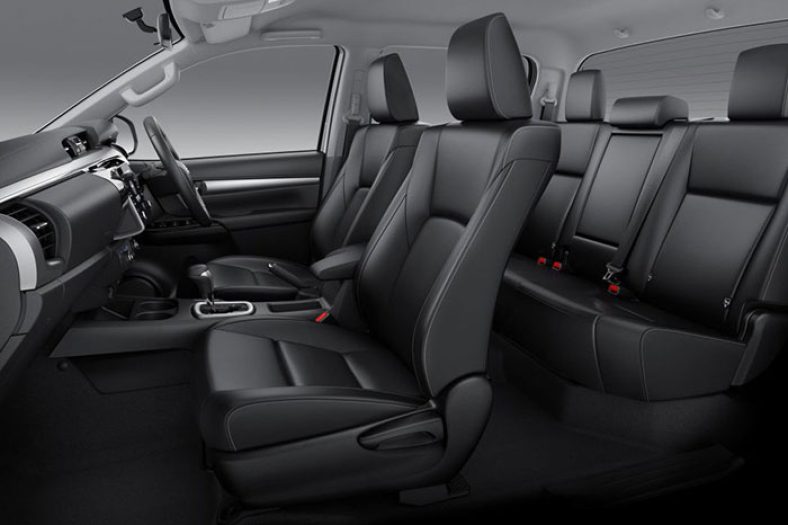 Toyota Hilux 2023: Thông số kỹ thuật và Bảng giá mới nhất
