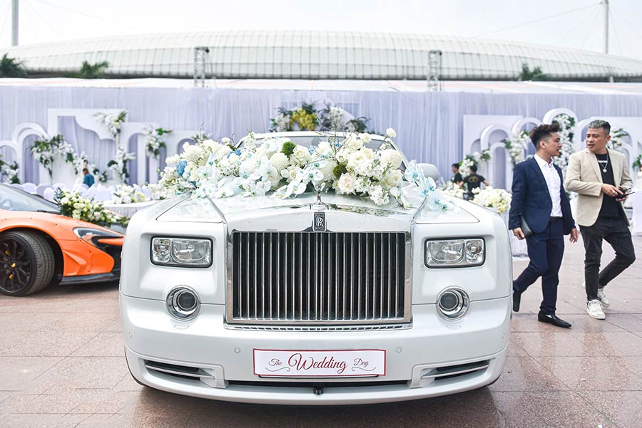 Mẫu trang trí xe hoa cưới sang trọng